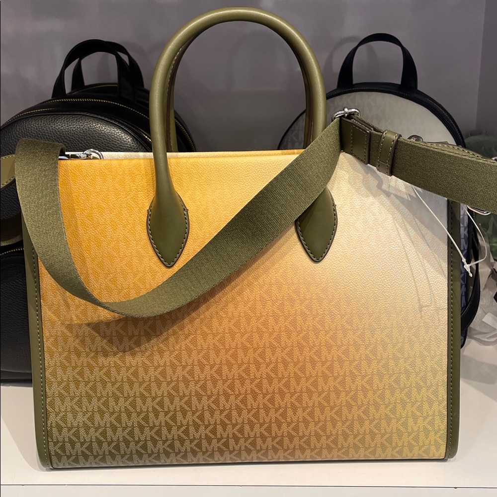 MICHAEL KORS Mirella Medium Ombré Signature Logo Tote Bag
Olive Combo
NWT - Picture 6 of 16